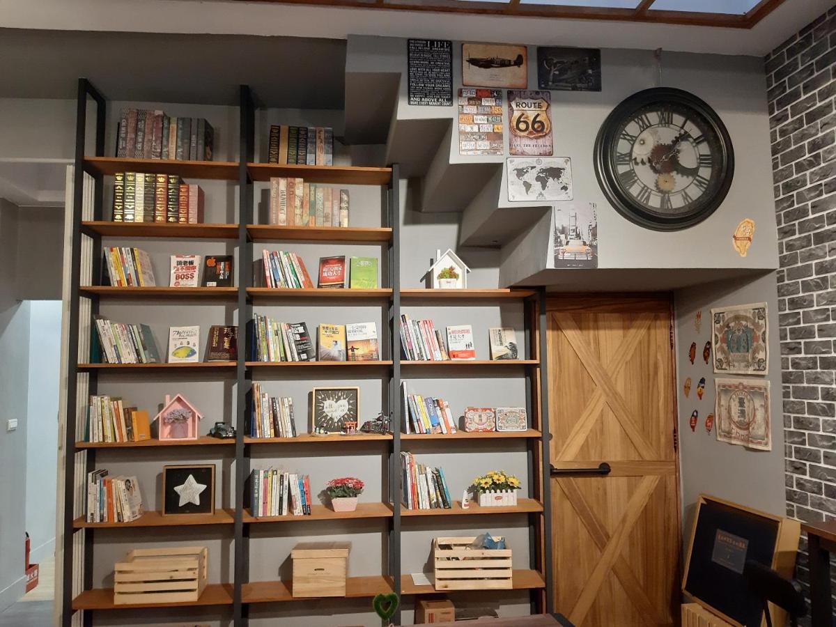 Quiet Hostel - Minquan Inn Tainan Zewnętrze zdjęcie