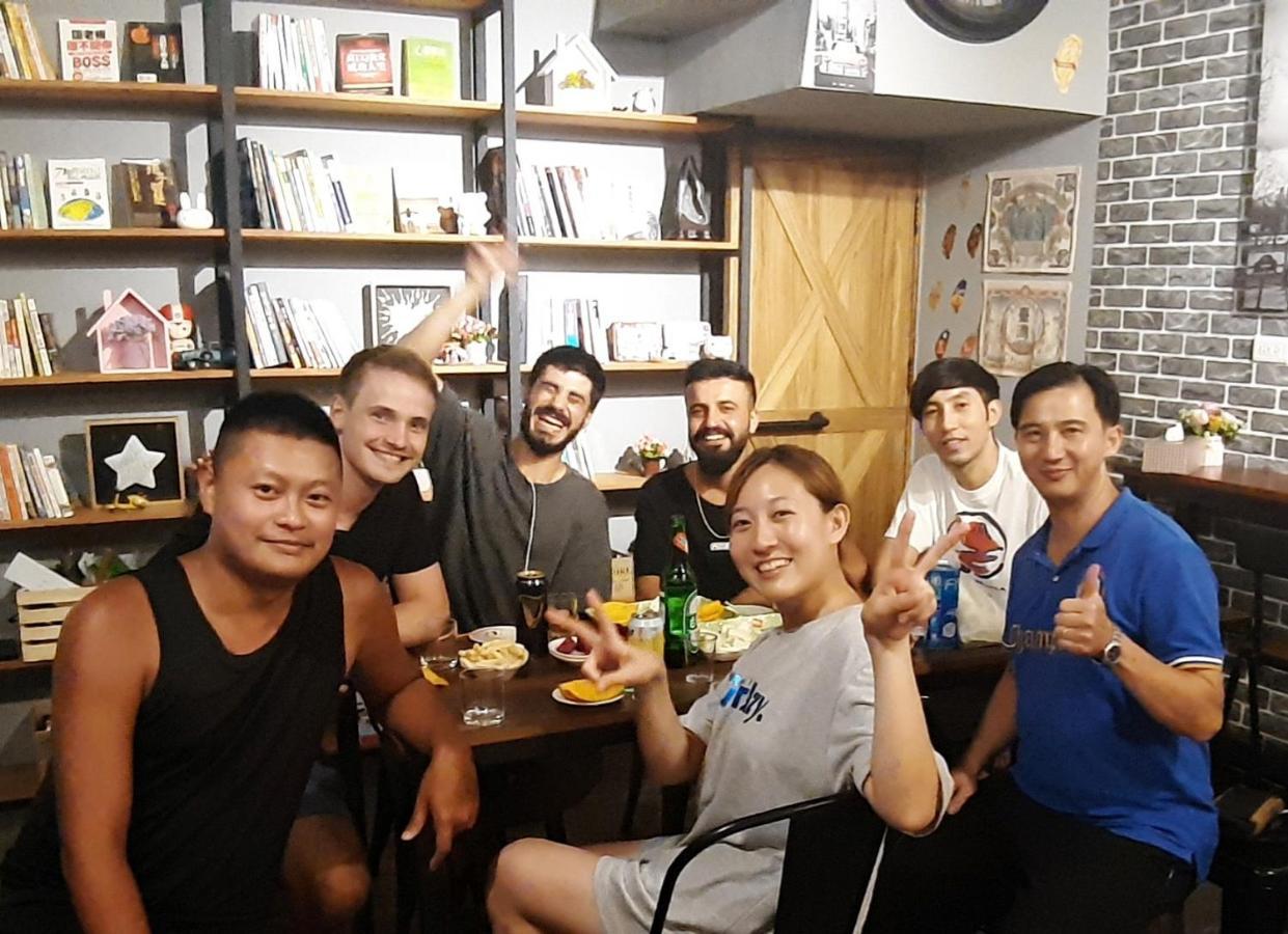 Quiet Hostel - Minquan Inn Tainan Zewnętrze zdjęcie