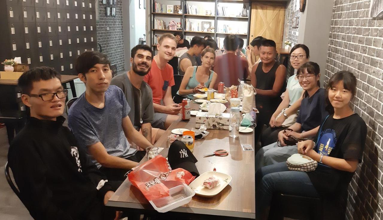 Quiet Hostel - Minquan Inn Tainan Zewnętrze zdjęcie