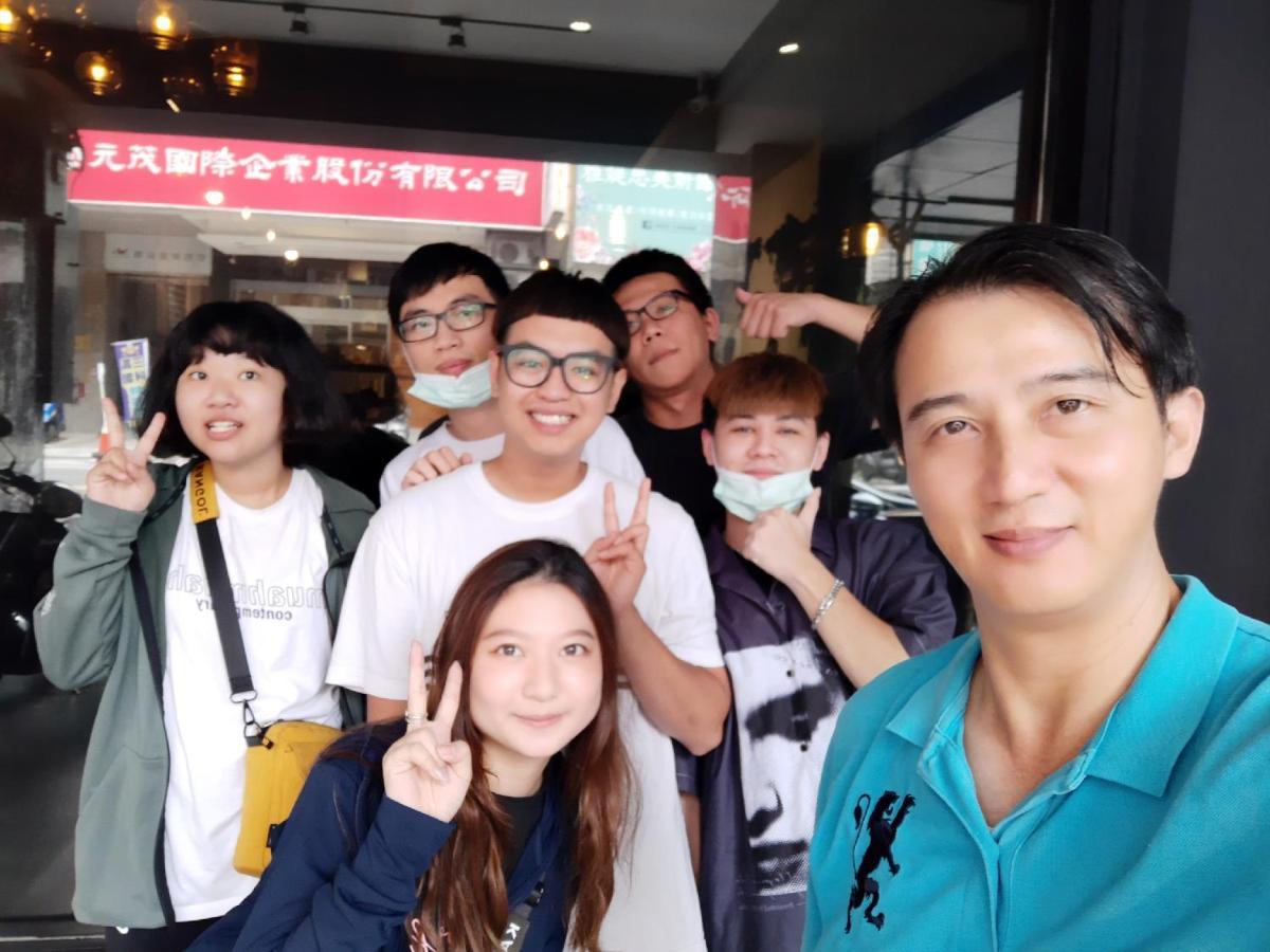 Quiet Hostel - Minquan Inn Tainan Zewnętrze zdjęcie