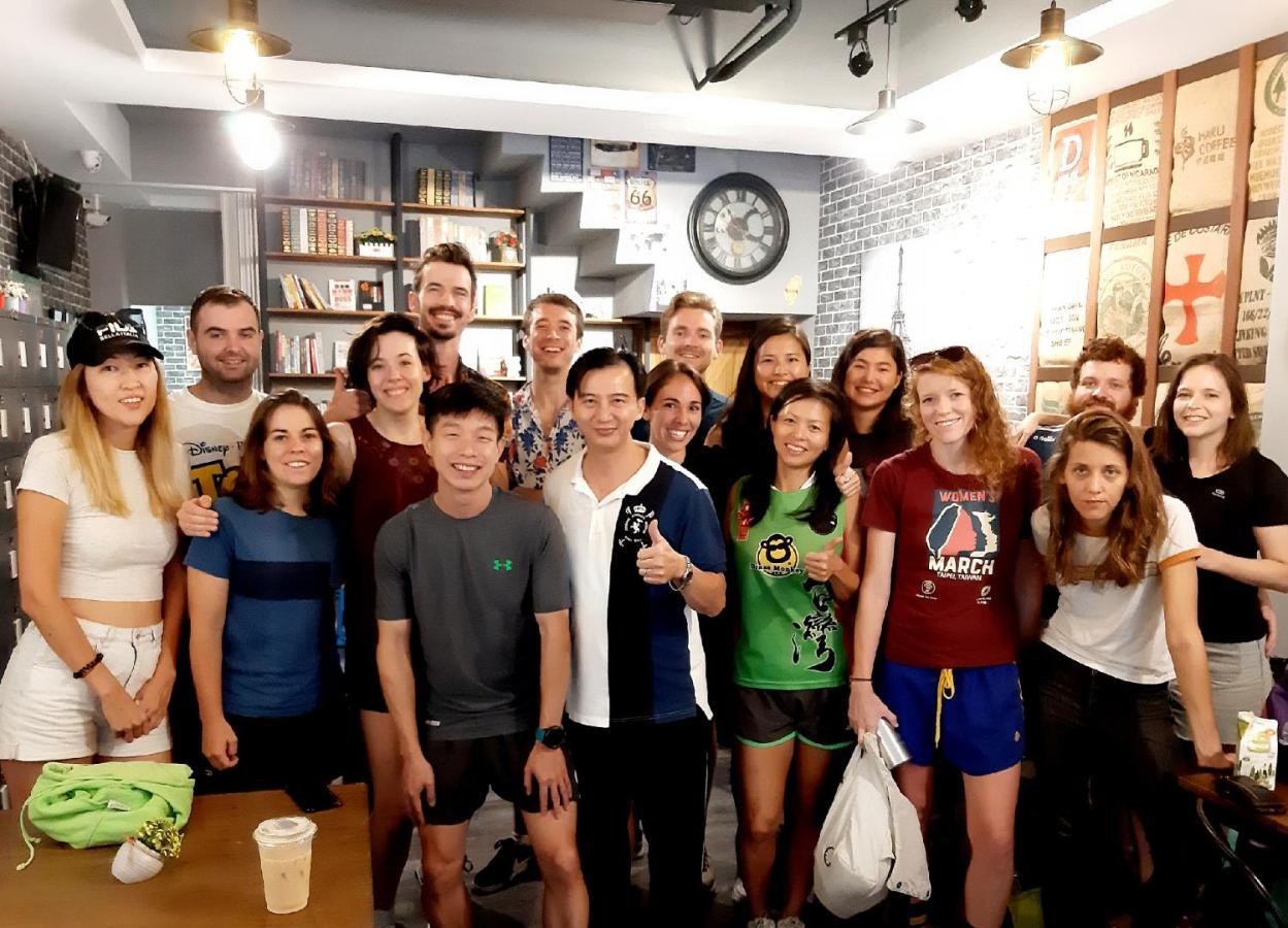 Quiet Hostel - Minquan Inn Tainan Zewnętrze zdjęcie