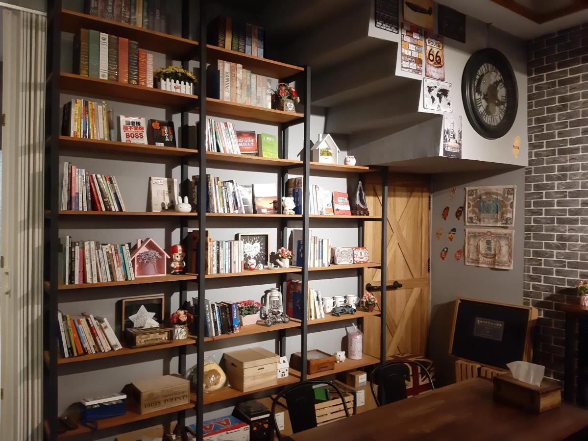 Quiet Hostel - Minquan Inn Tainan Zewnętrze zdjęcie