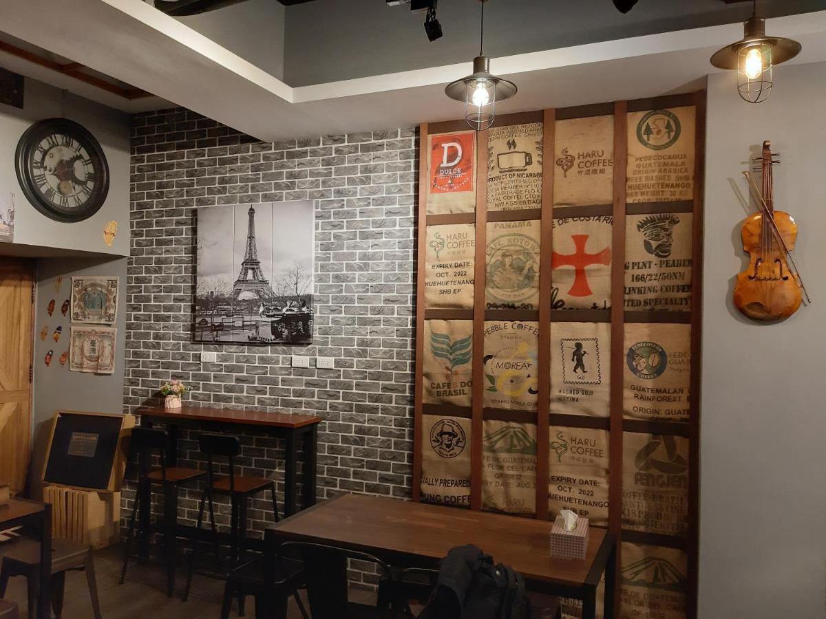 Quiet Hostel - Minquan Inn Tainan Zewnętrze zdjęcie